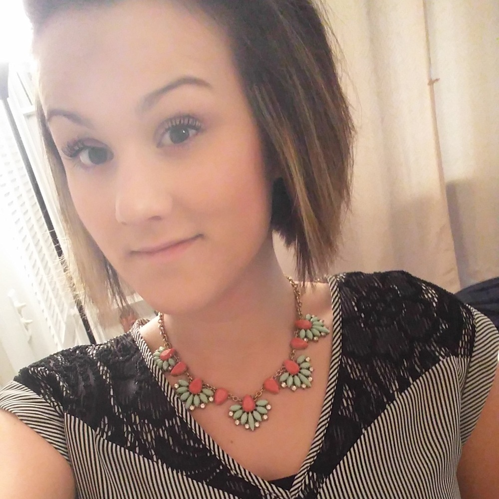 Meet your Posher, Ellysia
